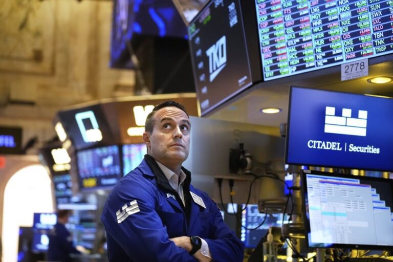 Albertans Voice Anger Over Stock Market Downturn: ‘This Is a Manufactured Crisis’