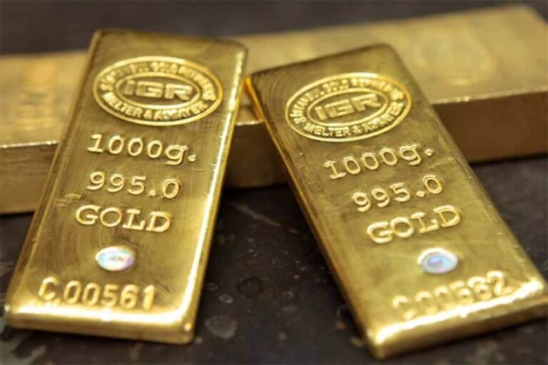 Gold Prices Surge to Record $3,100 as Parabolic Rally Defies Expectations, Silver Set for Breakout